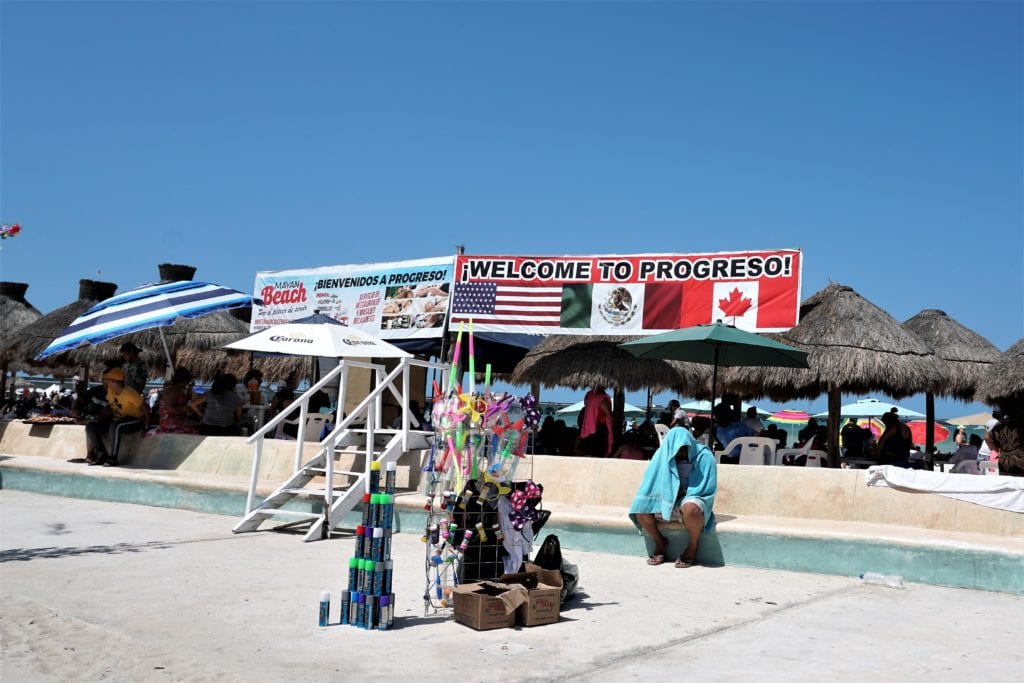 Welcome to Progreso sign showing flags