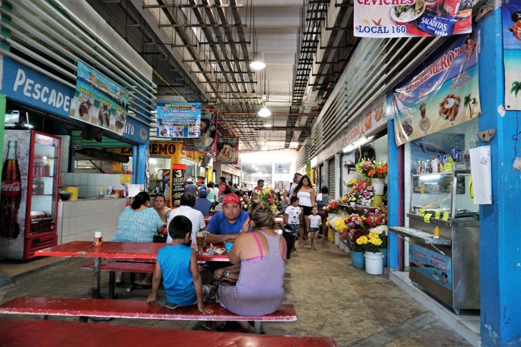 Progreso mercado eating area