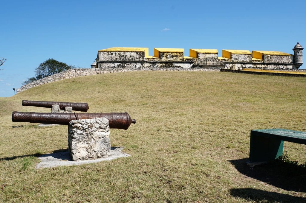 Fuerte San Jose el Alto looking cannons to fort