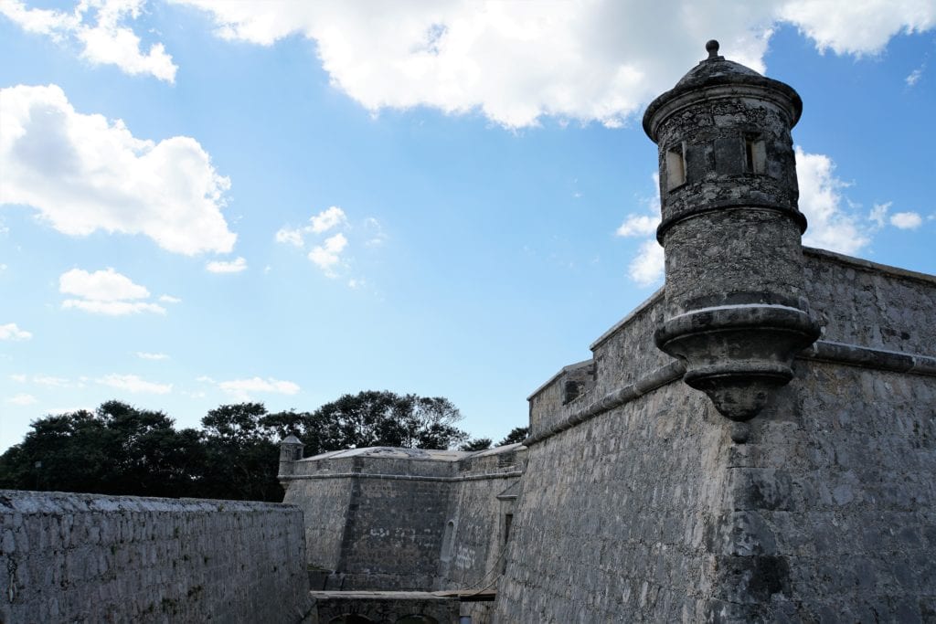 Mote at Fuerte de San Miguel