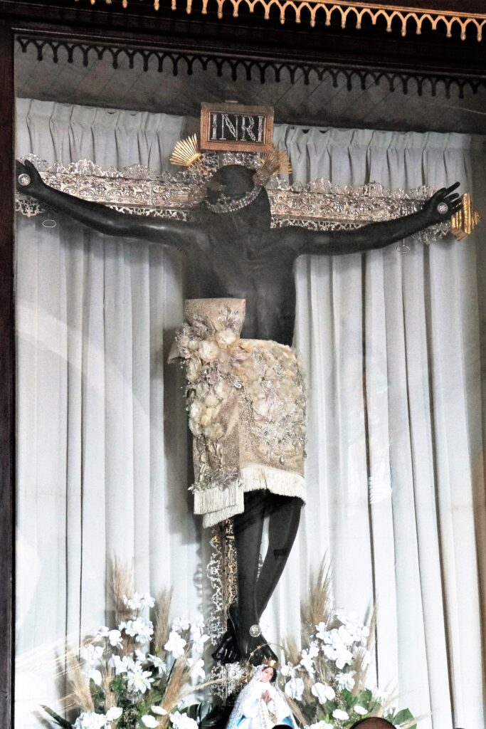 Black-Christ-displayed-at-Iglesia-de-San-Roman