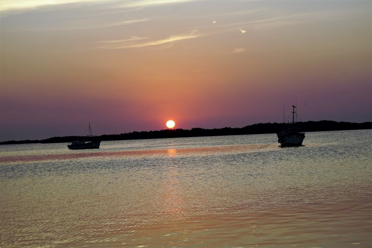 Rio Lagartos sunset with boats