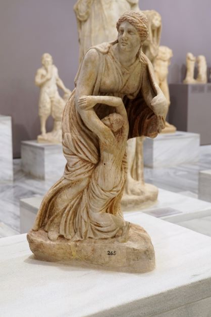 Sculpture of woman protecting man