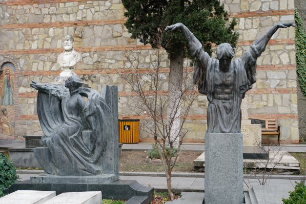 Mtatsminda Pantheon grave stones