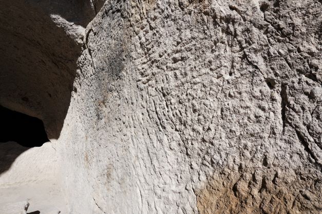 Chisel mark on the walls at Vardzia