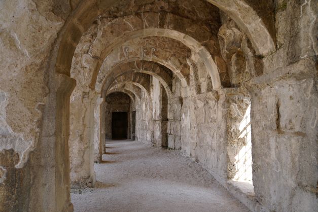 Aspendos theater arched corrido