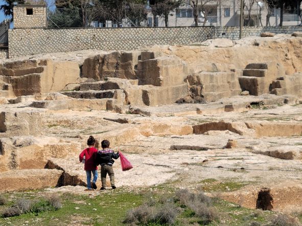 Children in Dara