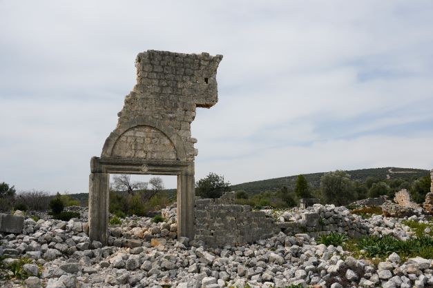 Kanlidivane remains of doorway