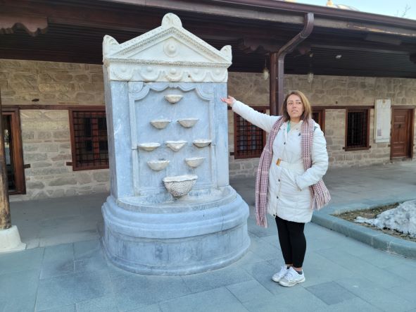 Our guide explain the significance of the fountain