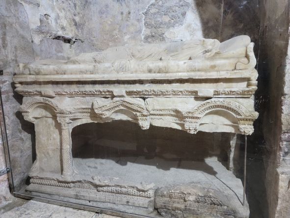 Rock tomb found in St. Nicholas church