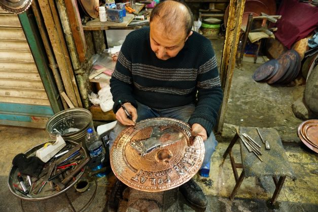 Dergah Çarşısı Bazaar artisian making copper artwork