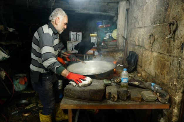 Dergah Çarşısı Bazaar artisian working with copper