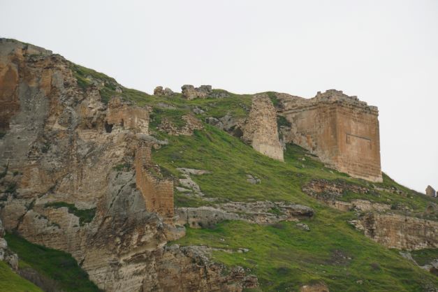 View along the Euphrates river rock structure